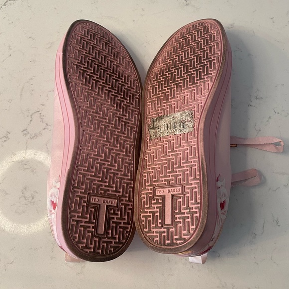 EUC Ted Baker Pink Florak Sneakers US 9 / EU 39 - Picture 5 of 6
